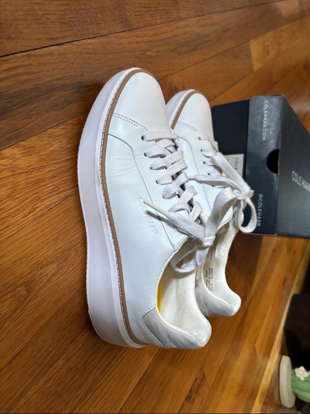 Cole Haan Women’s White Leather Sneakers with Tan Trim size 6 1/2 - Picture 5 of 8